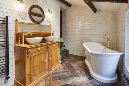 Host & - Hecklers Cottage,