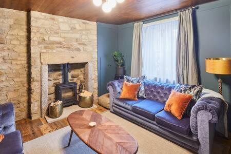 Host & - Hecklers Cottage, Holiday home *